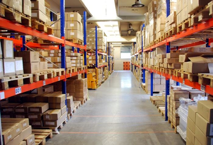 Almacén de productos industriales